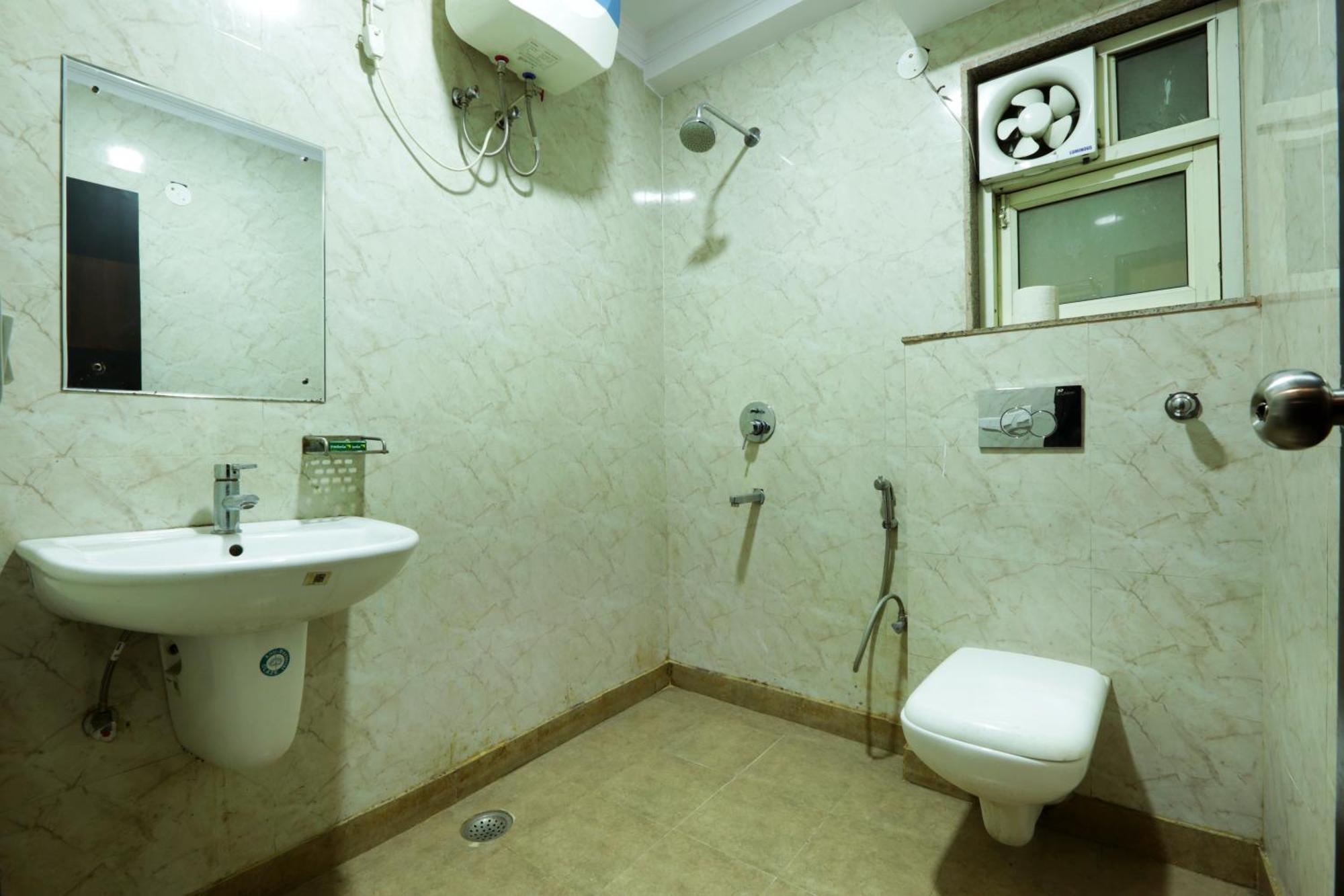 Hotel Sky View At Airport Neu-Delhi Exterior foto
