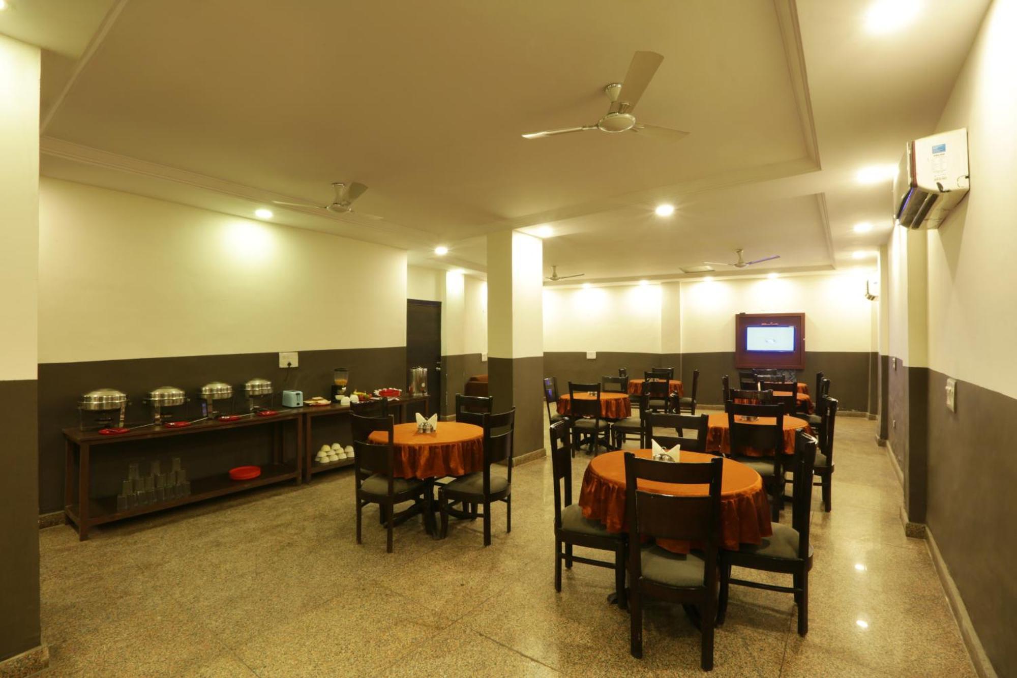 Hotel Sky View At Airport Neu-Delhi Exterior foto